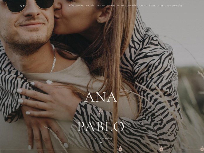 Captura real de la plantilla Rústico: cabecera de la web de boda en tonos madera con los nombres de la pareja.