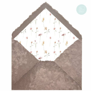 Sobre Artesanal forrado estampado flores silvestres Arena - Invitaciones de boda